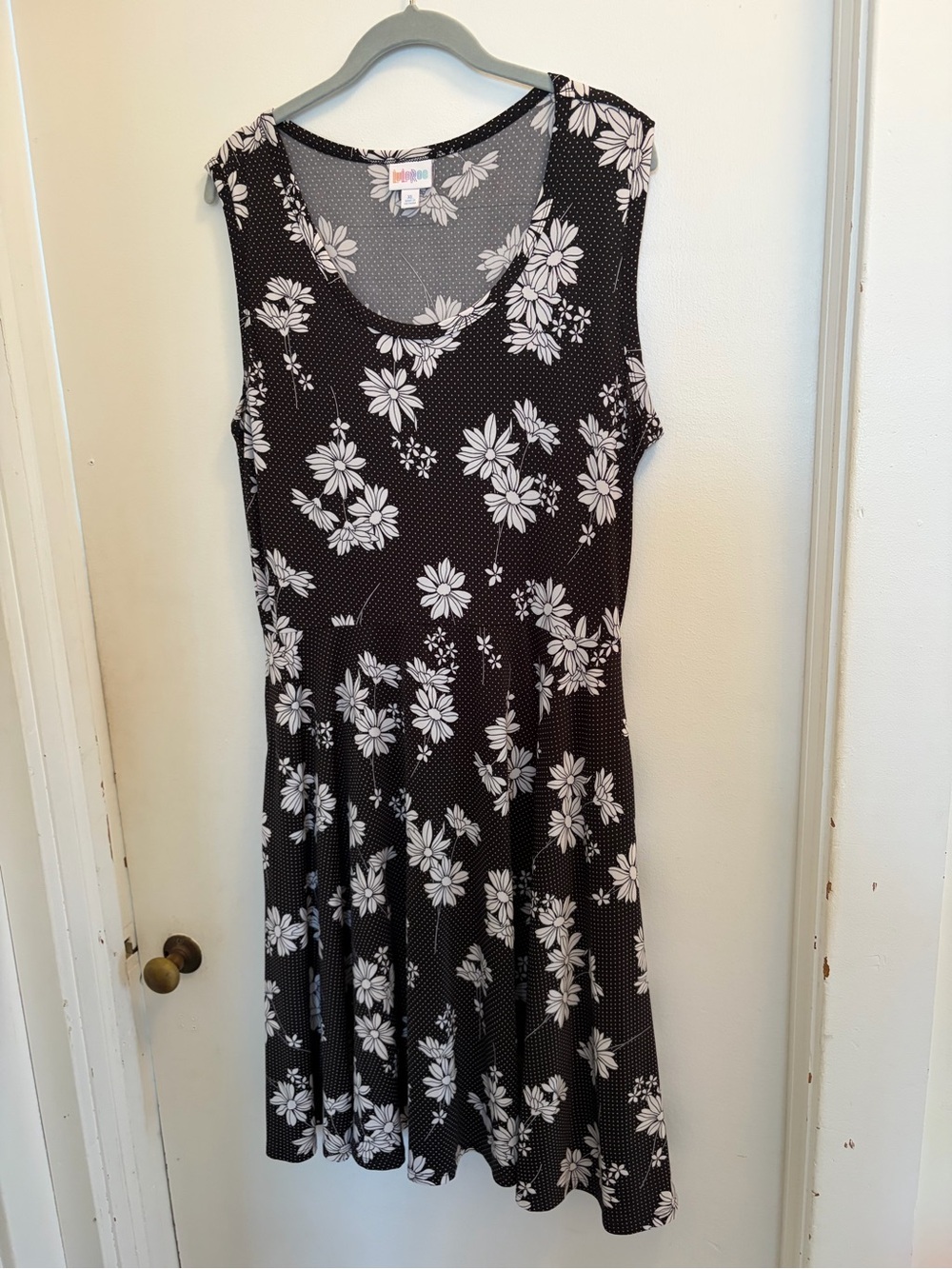 Lularoe Black & White Floral Sleeveless Nicki Fit-and-Flare Dress. NWOT